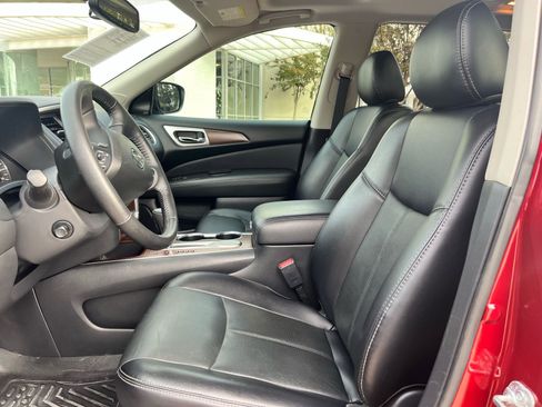 Used 2020 Nissan Pathfinder Platinum image 15