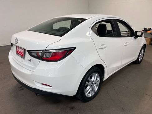 Used 2017 Toyota Yaris iA image 3