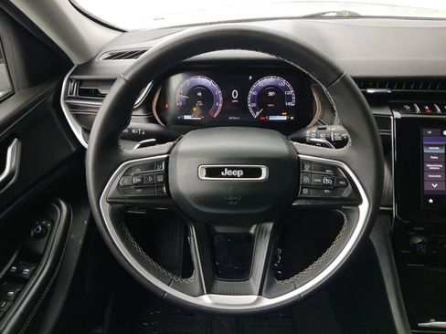 Used 2024 Jeep Grand Cherokee Laredo RWD image 21