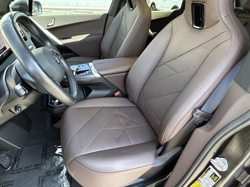 Used 2024 BMW iX xDrive50 w/ Sport Package AWD/4WD image 21