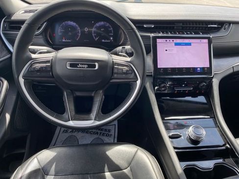 Used 2023 Jeep Grand Cherokee Limited image 7