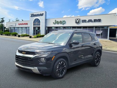 Used 2023 Chevrolet TrailBlazer LT FWD image 2