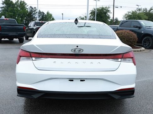 Used 2022 Hyundai Elantra SEL FWD image 7