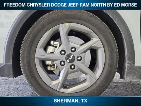 Used 2025 Kia K4 LXS image 7