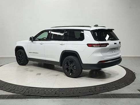 Used 2024 Jeep Grand Cherokee L Altitude RWD image 5