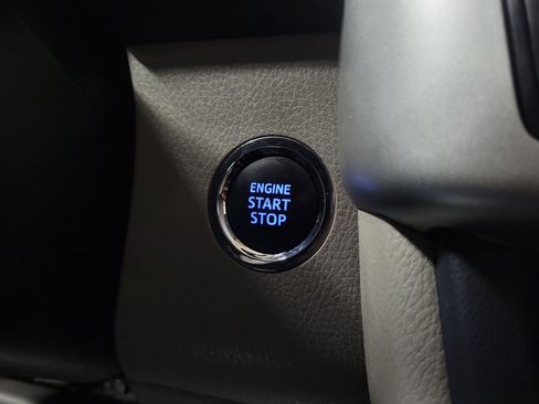 Used 2014 Toyota Highlander XLE image 29