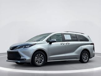 Used 2024 Toyota Sienna XLE FWD video 2