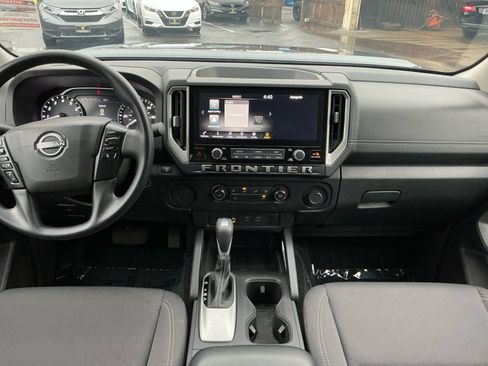 Used 2025 Nissan Frontier SV image 15