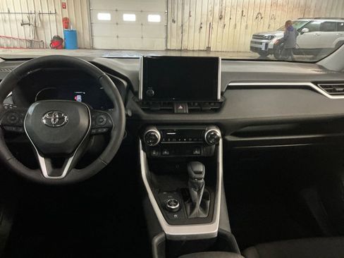 Used 2023 Toyota RAV4 XLE w/ XLE Grade Weather Package AWD/4WD image 17