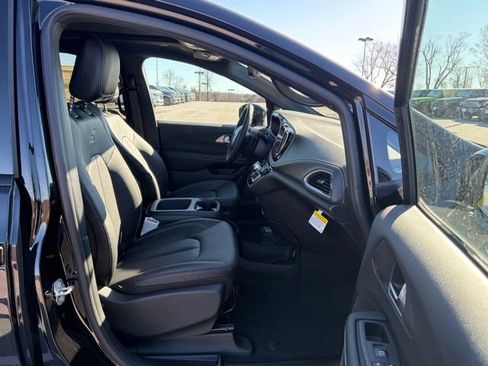 New 2026 Chrysler Pacifica Select w/ S Appearance Package FWD image 23