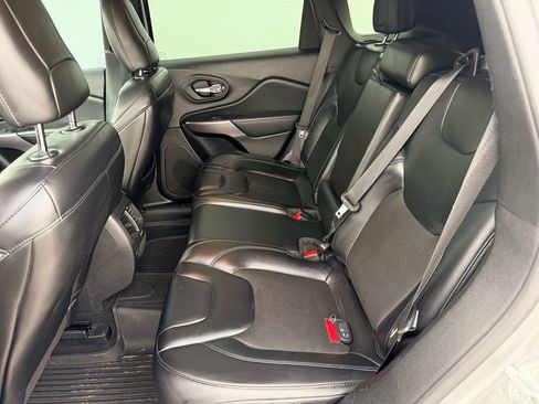 Used 2021 Jeep Cherokee Latitude Plus w/ Mopar Interior Package image 18