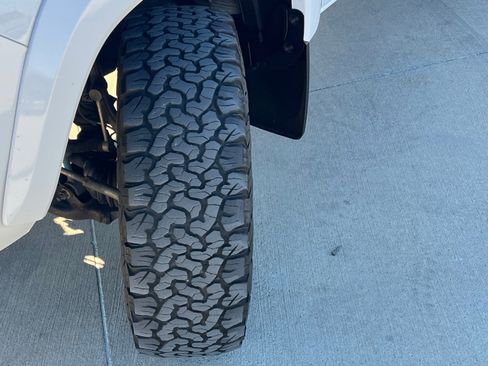 Used 2021 Toyota Tacoma TRD Sport w/ Technology Package image 9