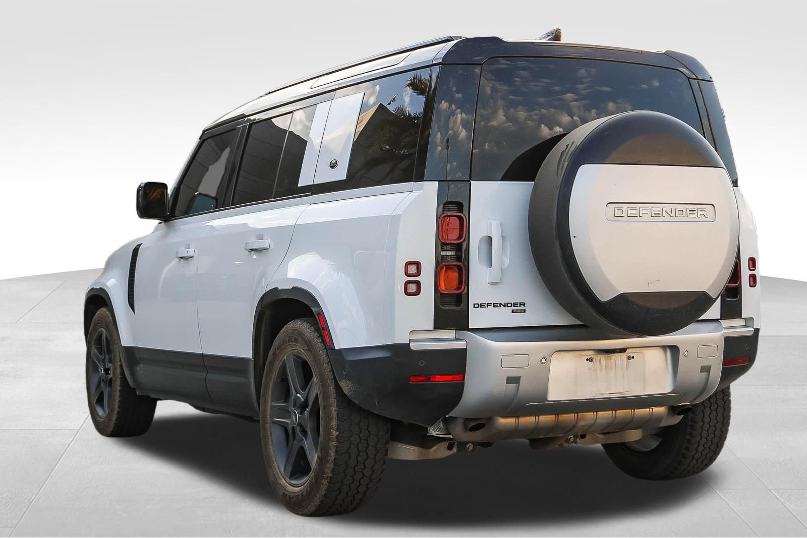 Certified 2025 Land Rover Defender 110 X-Dynamic SE AWD/4WD image 7