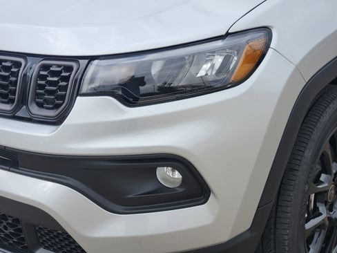 New 2026 Jeep Compass Latitude image 6