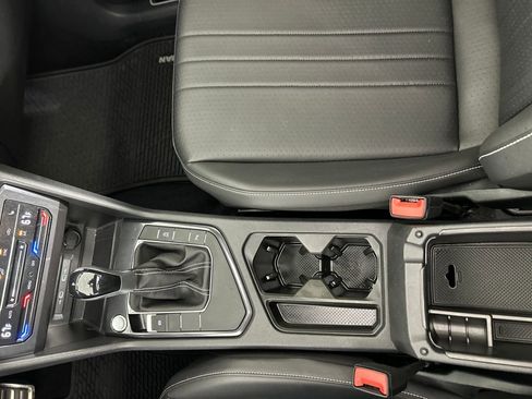 Used 2023 Volkswagen Tiguan SE R-Line image 14