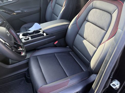 Used 2026 Chevrolet Equinox RS w/ Convenience Package III FWD image 9