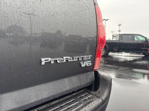 Used 2014 Toyota Tacoma PreRunner image 33