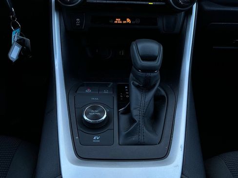 Used 2025 Toyota RAV4 LE image 21