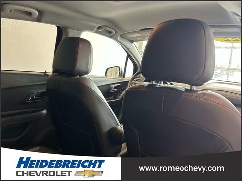 Certified 2022 Chevrolet Trax LT w/ LT Convenience Package image 30