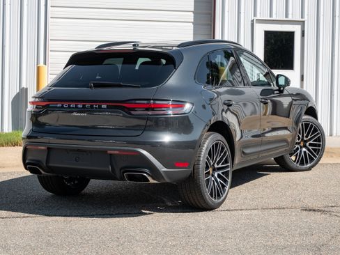 New 2026 Porsche Macan image 7