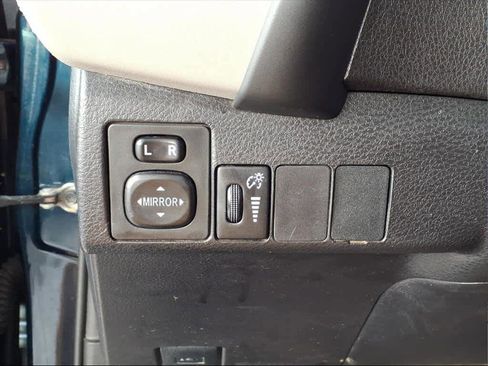 Used 2018 Toyota Corolla LE image 7