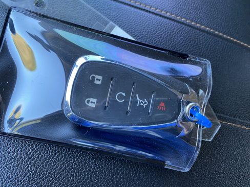 Used 2021 Chevrolet Traverse LT image 38