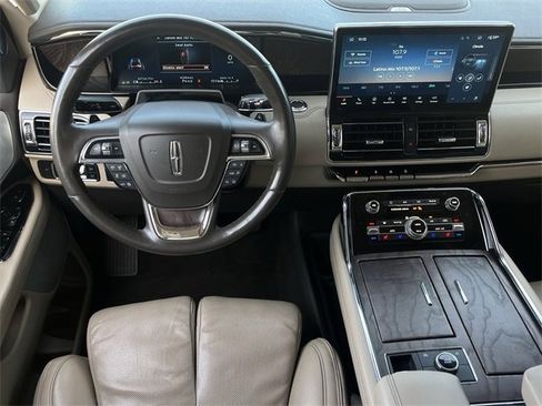 Used 2022 Lincoln Navigator Reserve image 12