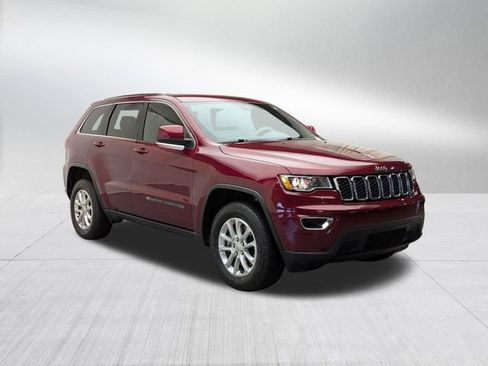 Used 2022 Jeep Grand Cherokee Laredo X AWD/4WD image 3