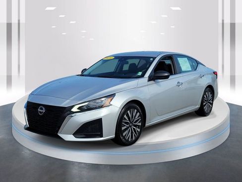 Used 2024 Nissan Altima 2.5 SV FWD image 3