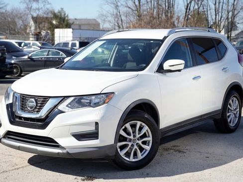 Used 2018 Nissan Rogue SV w/ Premium Package image 2