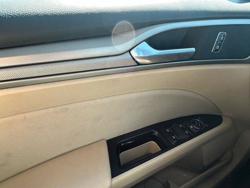 Used 2015 Ford Fusion SE FWD image 25