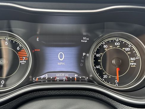 Used 2023 Jeep Cherokee Altitude Lux image 11