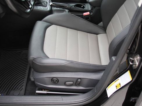 Used 2015 Volkswagen Golf TDI SEL FWD image 25