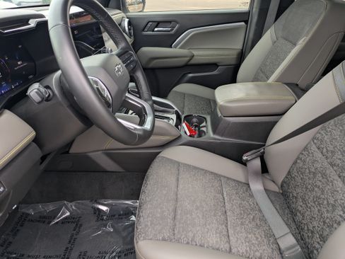 Used 2024 Chevrolet Colorado ZR2 w/ Technology Package AWD/4WD image 24
