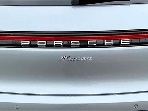 New 2025 Porsche Macan image 38