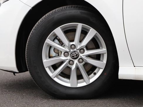 Used 2025 Toyota Camry LE image 2