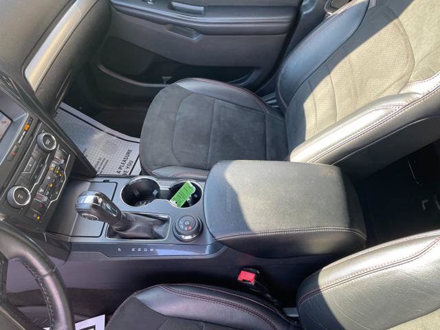 Used 2018 Ford Explorer XLT w/ Equipment Group 202A AWD/4WD image 16