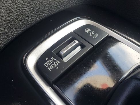 Used 2025 Toyota Corolla SE FWD image 32