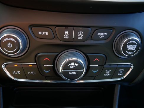 Used 2023 Jeep Cherokee Altitude Lux AWD/4WD image 23