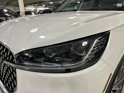 Used 2025 Lincoln Aviator Reserve w/ Illumination Package image 8