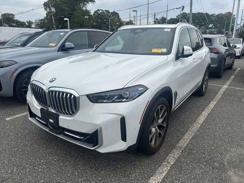 Used 2024 BMW X5 xDrive40i w/ Premium Package AWD/4WD image 4