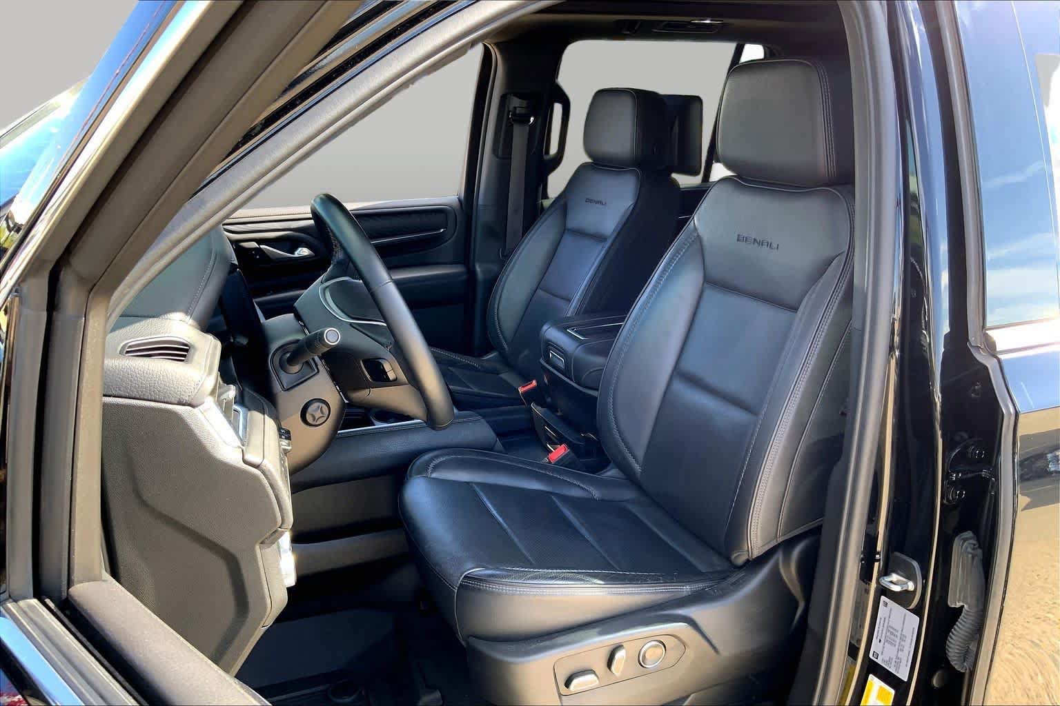 Used 2024 GMC Yukon Denali AWD/4WD image 8