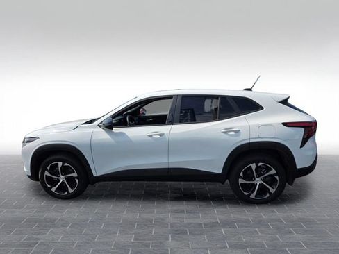 Used 2025 Chevrolet Trax RS w/ Sunroof Package FWD image 4