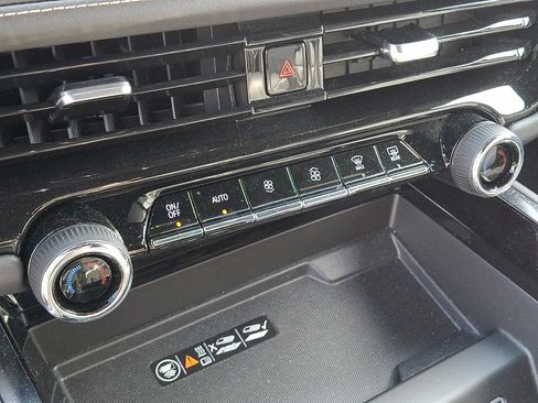 Used 2025 Chevrolet Suburban Premier AWD/4WD image 16