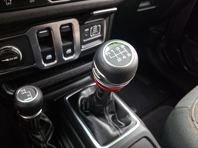 Used 2025 Jeep Wrangler Sport AWD/4WD image 14