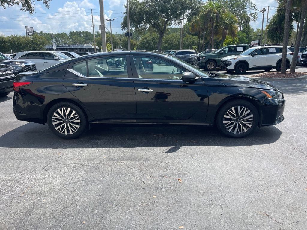 Used 2025 Nissan Altima 2.5 SV FWD image 6