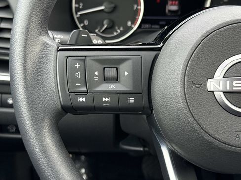 Used 2023 Nissan Rogue SV image 9