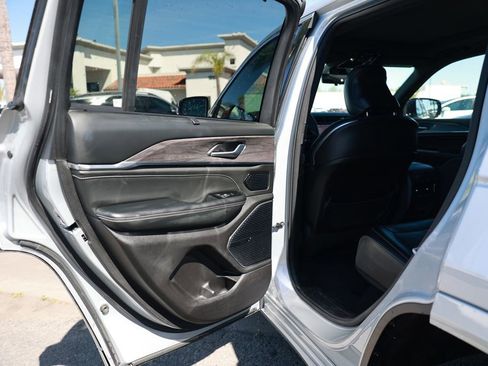 Used 2023 Jeep Grand Cherokee Overland w/ Advanced Protech Group III AWD/4WD image 34