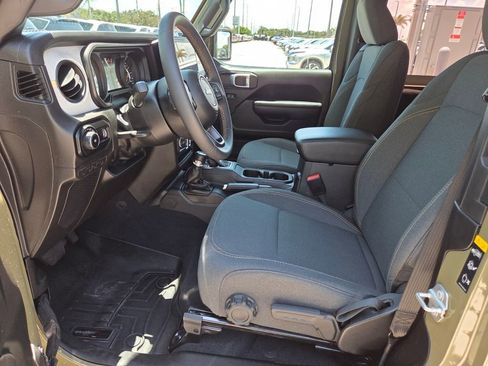 Used 2025 Jeep Wrangler Sport AWD/4WD image 18