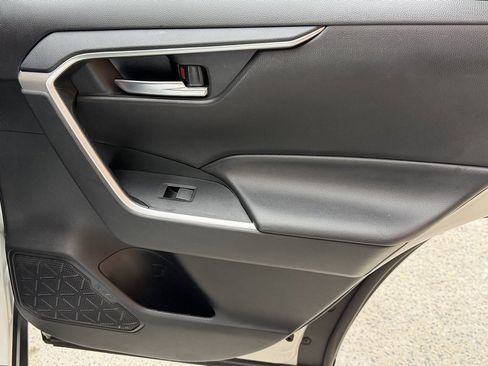 Used 2021 Toyota RAV4 XLE Premium image 21